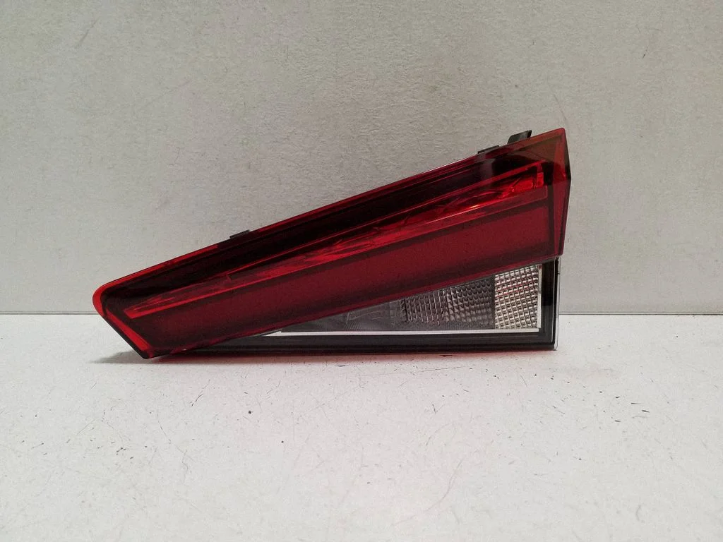 Tailgate rear/tail lights 6VE945308A