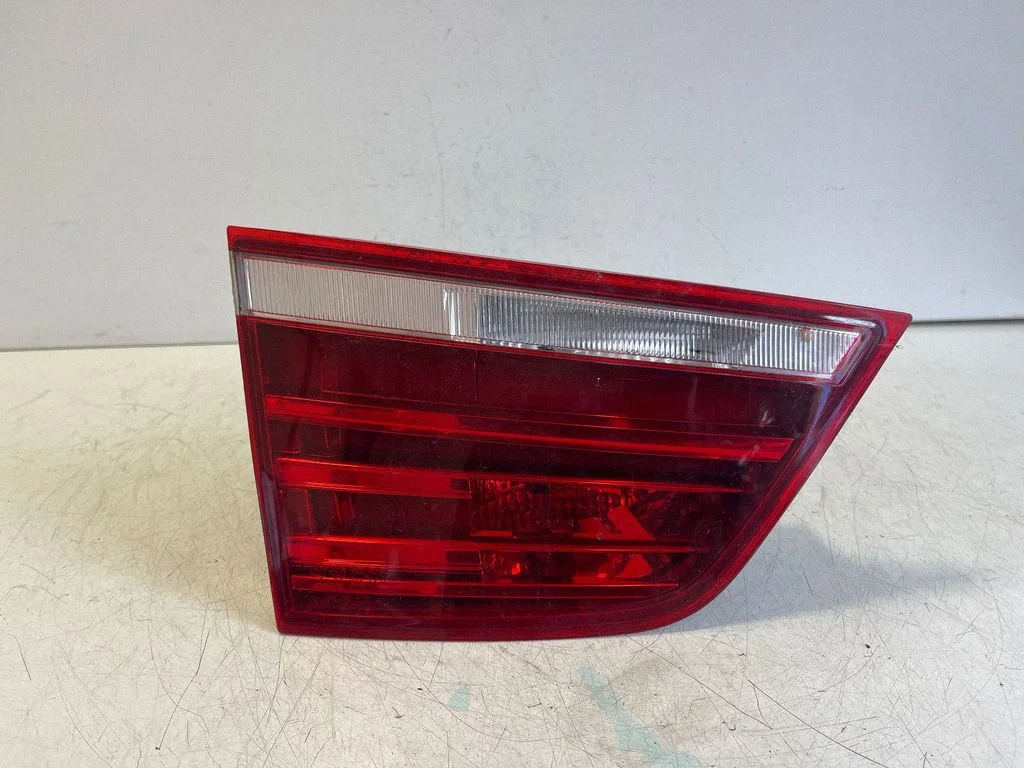 Tailgate rear/tail lights 7217309