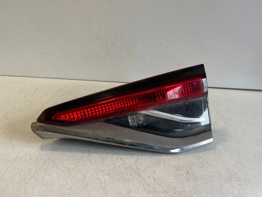 Tailgate rear/tail lights 8158002C2100