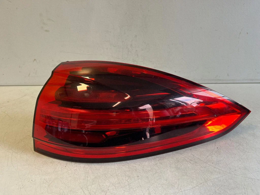 Rear/tail lights 7P5945208H