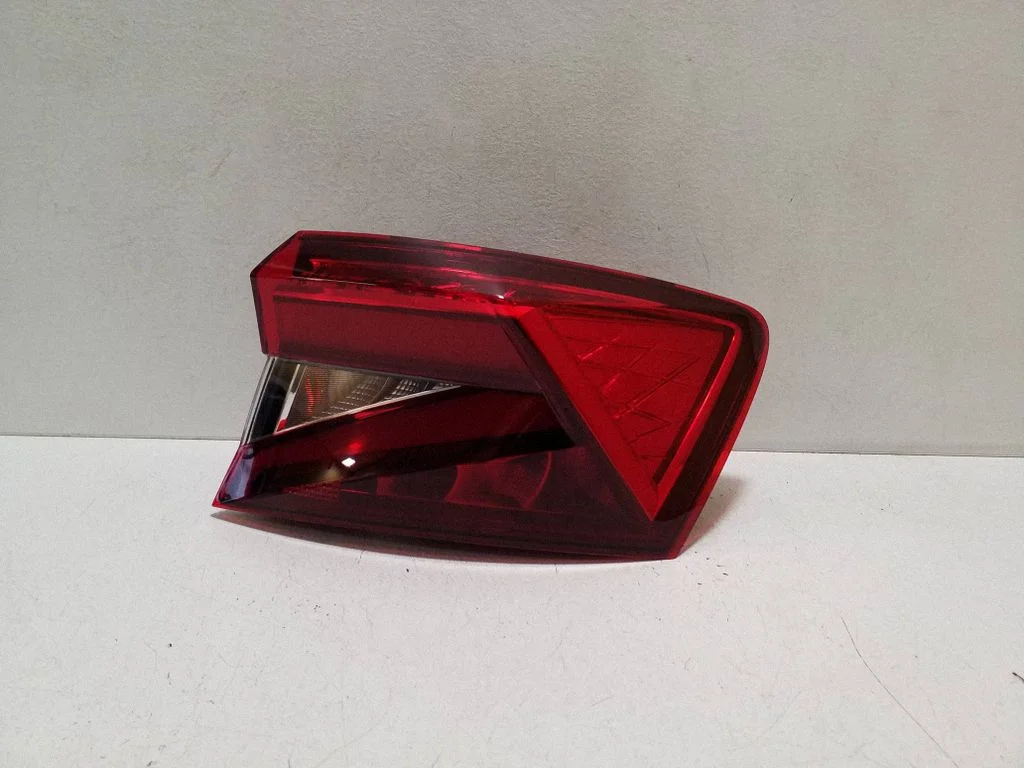 Rear/tail lights 6VE945208
