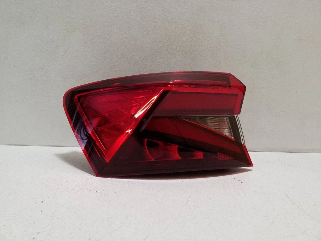 Rear/tail lights 6VE945207