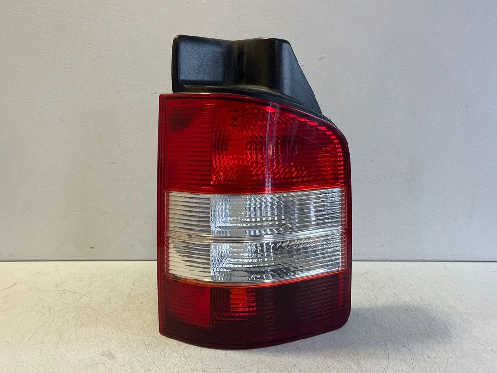 Lampa tylna w błotniku 084411978L