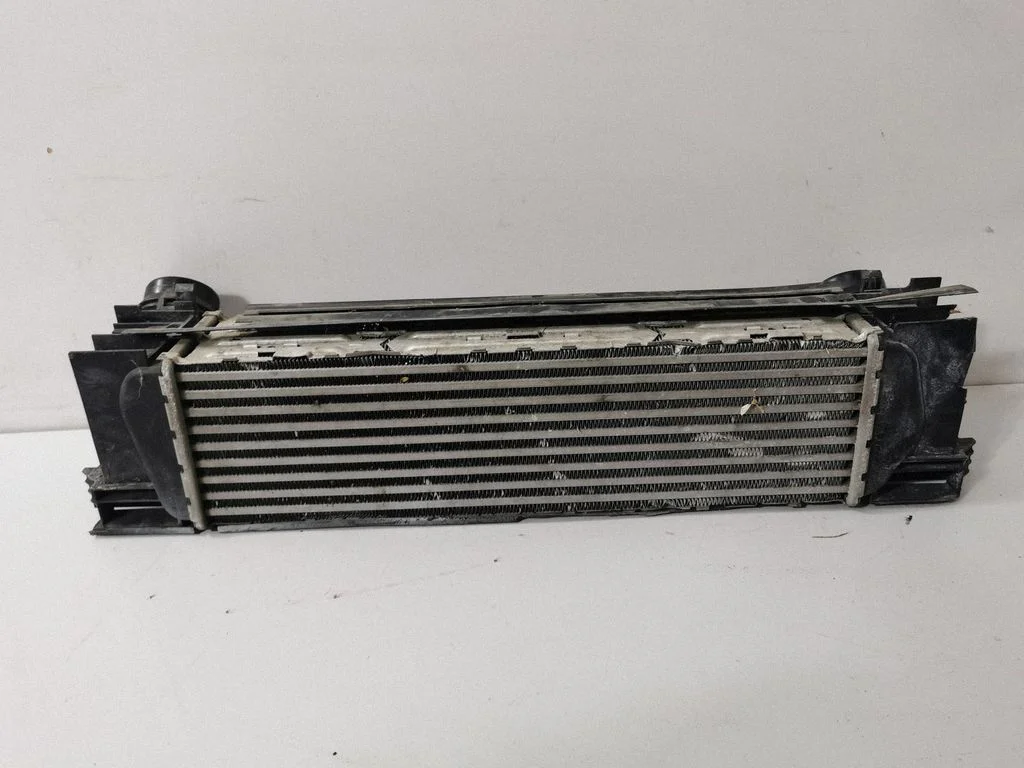 Vahejahuti radiaator – BMW 3-seeria F30 F35 F31 (2012-2018)