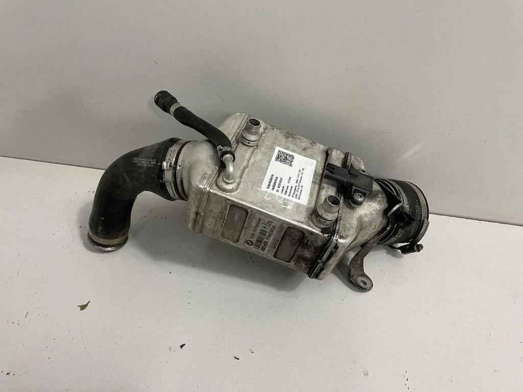 Vahejahuti radiaator – BMW 7-seeria F01 F02 F03 F04 (2008-2016)