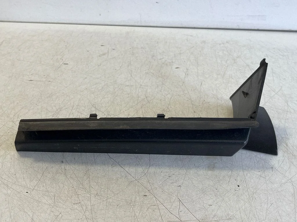 Listwa lampy tylnej 10E945253B