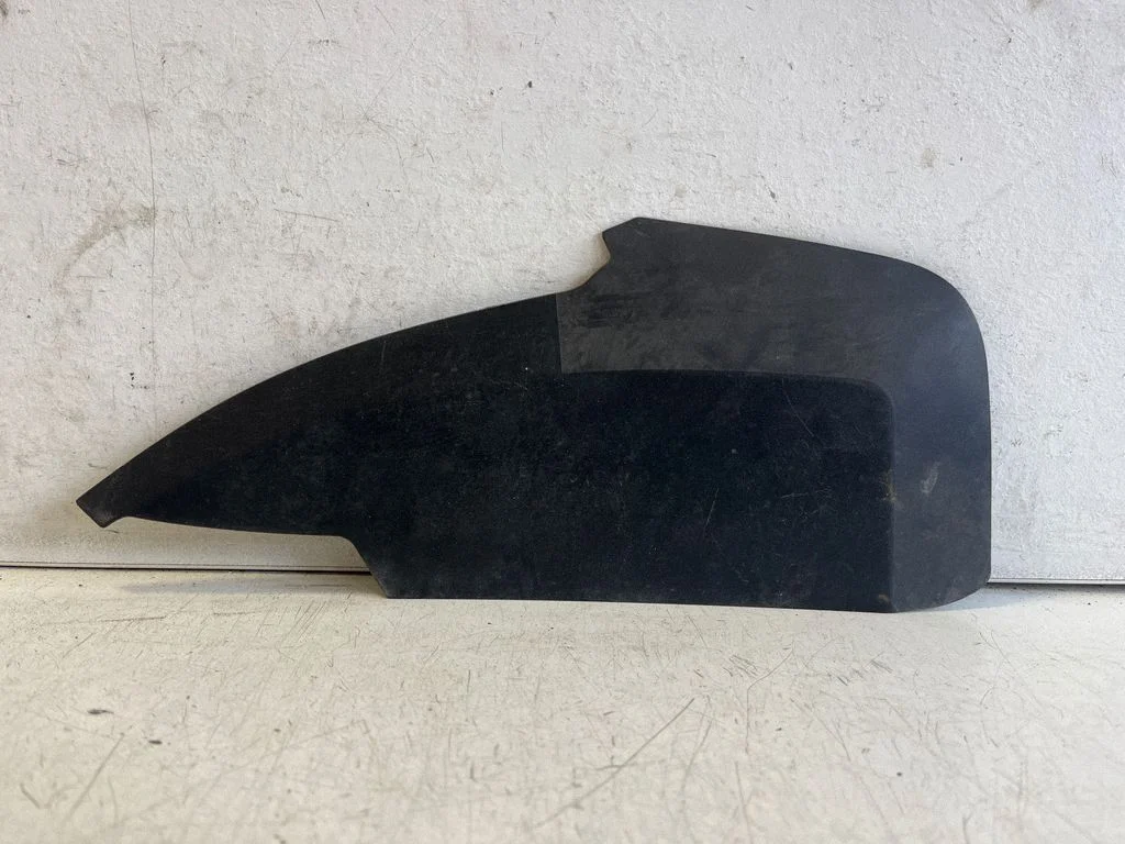 Rear/tail light trim molding 8S0945253