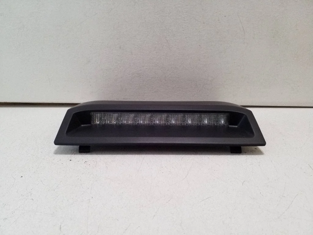 Third/center stoplight 8197712220