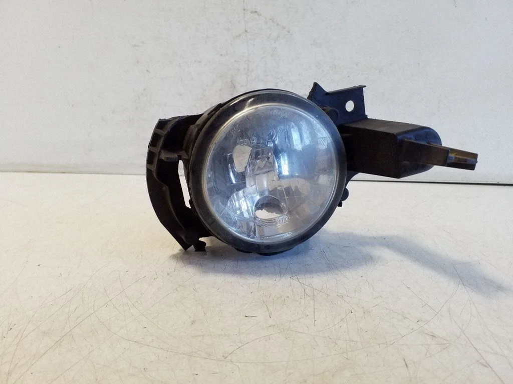 Front fog light 261503NA0A
