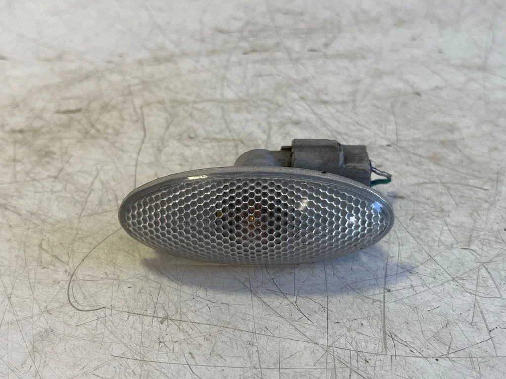 Front fender indicator light 817300D032