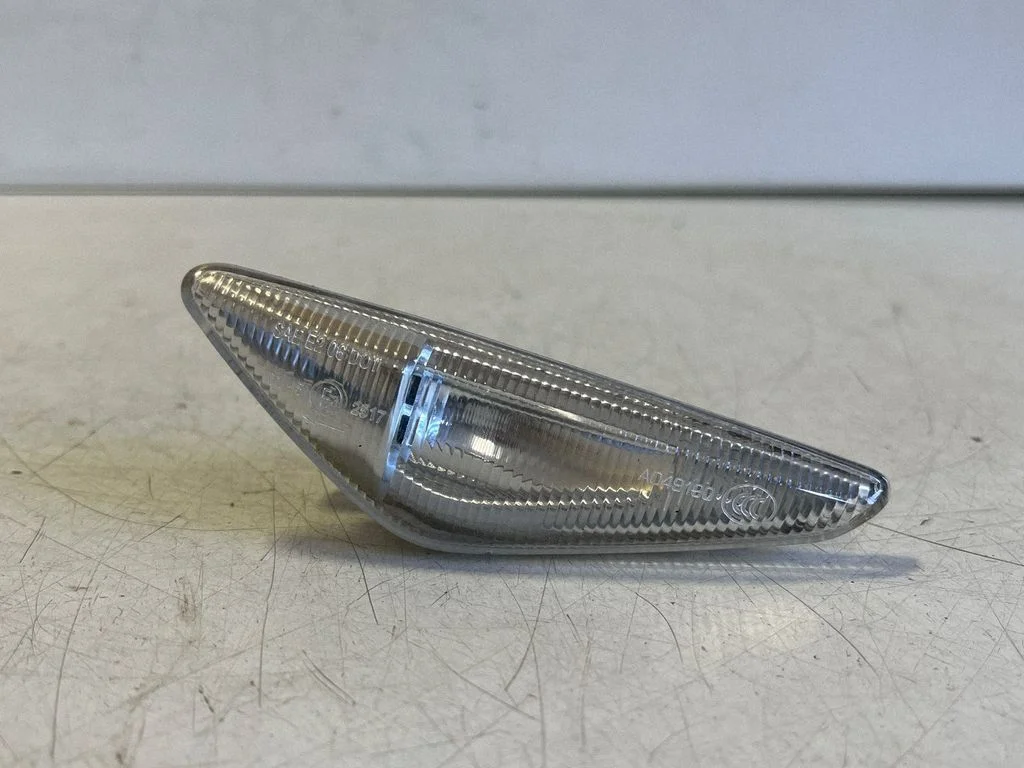 Front fender indicator light 7171007