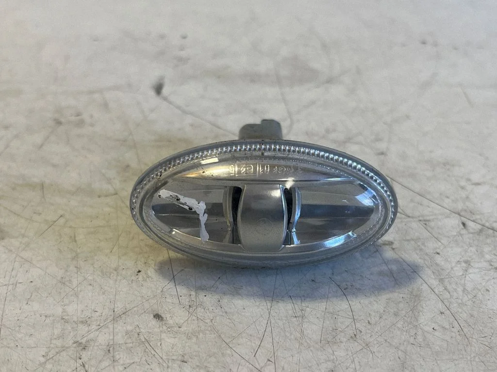 Front fender indicator light 0104706 – Opel Vivaro (2019-)
