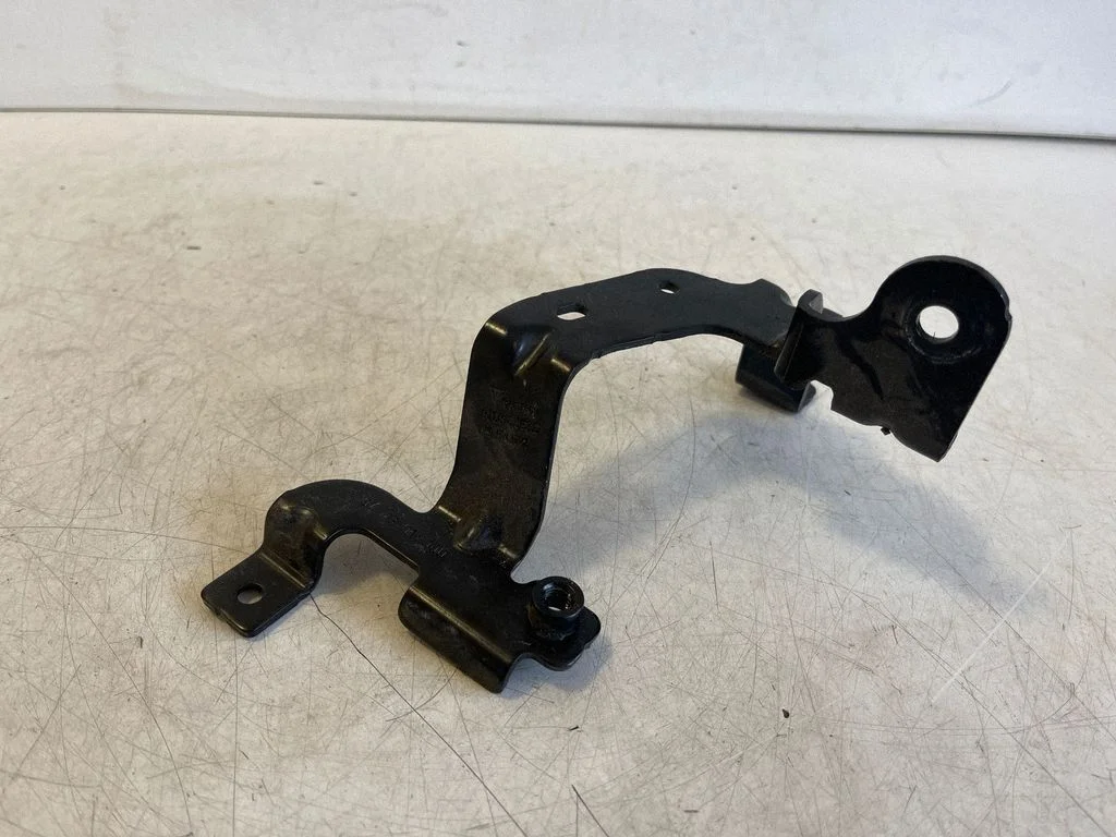 A/C compressor mount bracket 9J1816593D