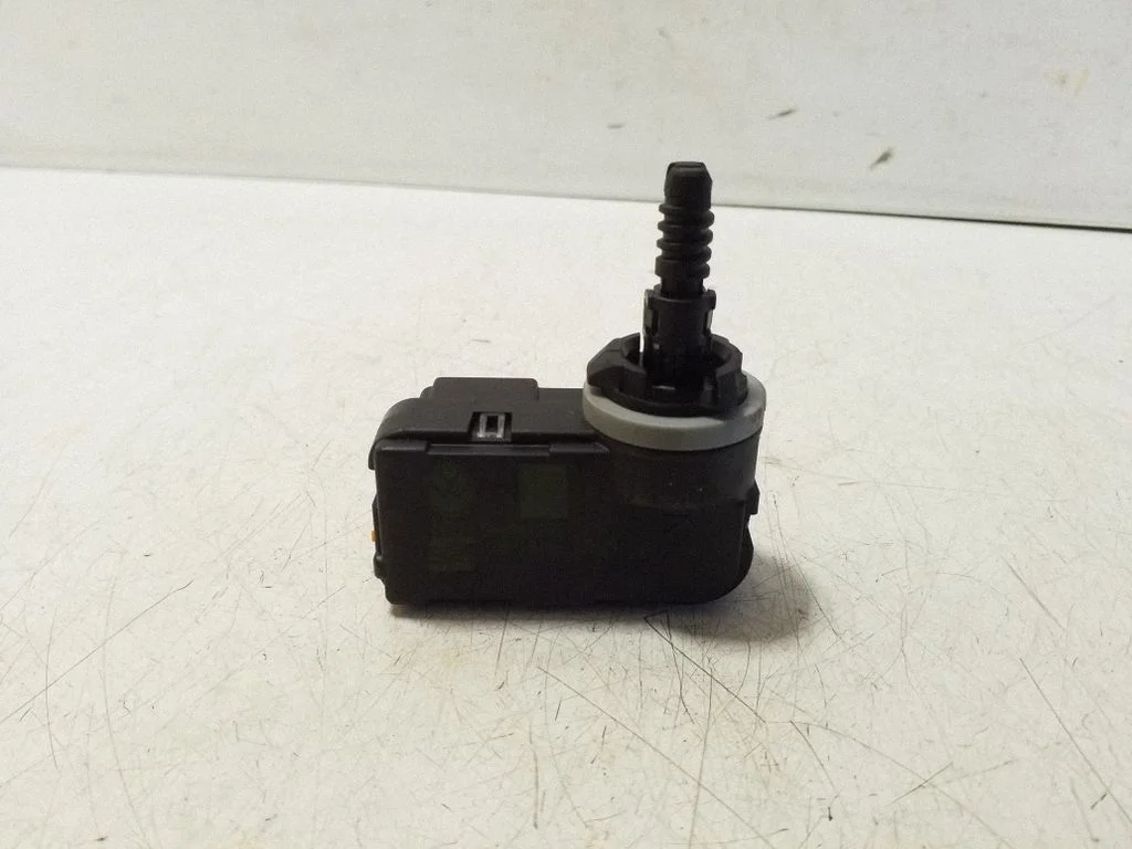 Headlight level adjustment motor 560941295