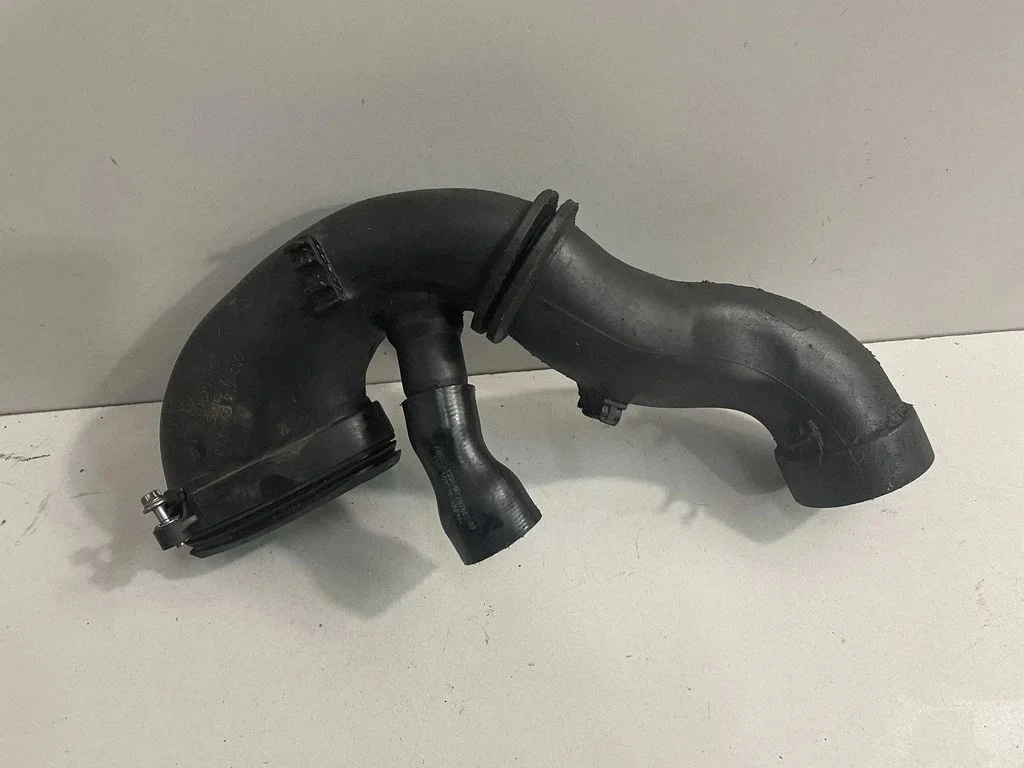 Air intake hose/pipe – BMW 5 Series E60 E61 (2004-2010)