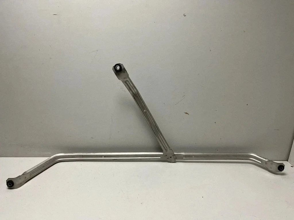 Fuel tank mounting bracket – BMW X5 G05 (2018-)