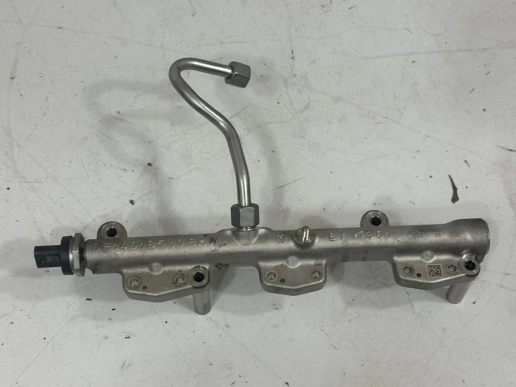 Fuel main line pipe 8665631
