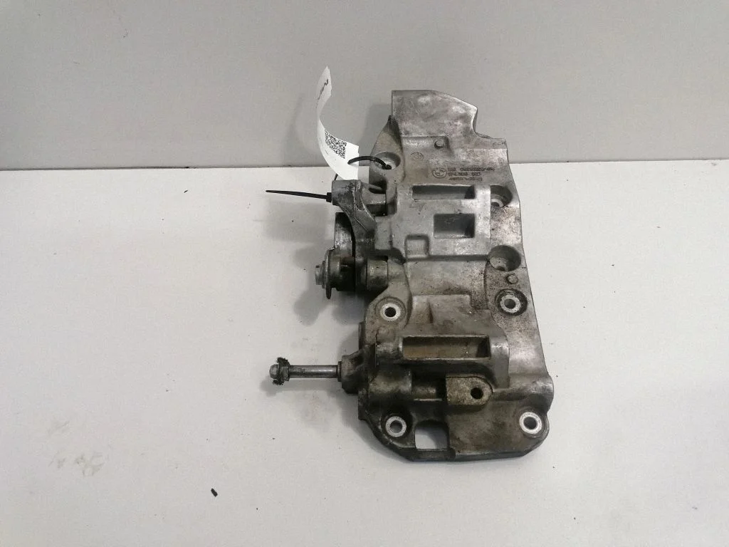 Generator/alternator bracket 8506863