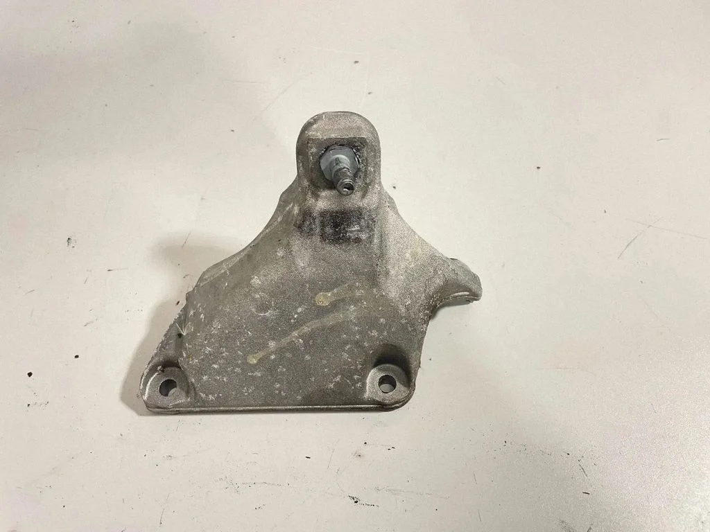 Engine mounting bracket – BMW 4 Series F32 F33 (2013-2020)