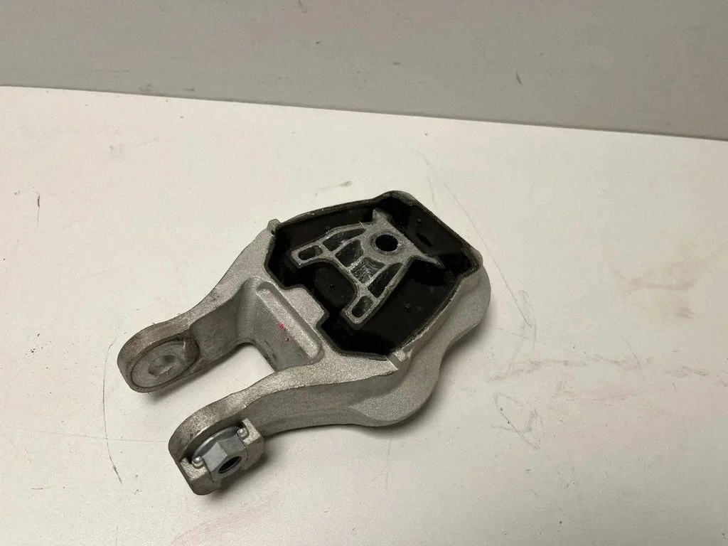 Engine mounting bracket 9423382