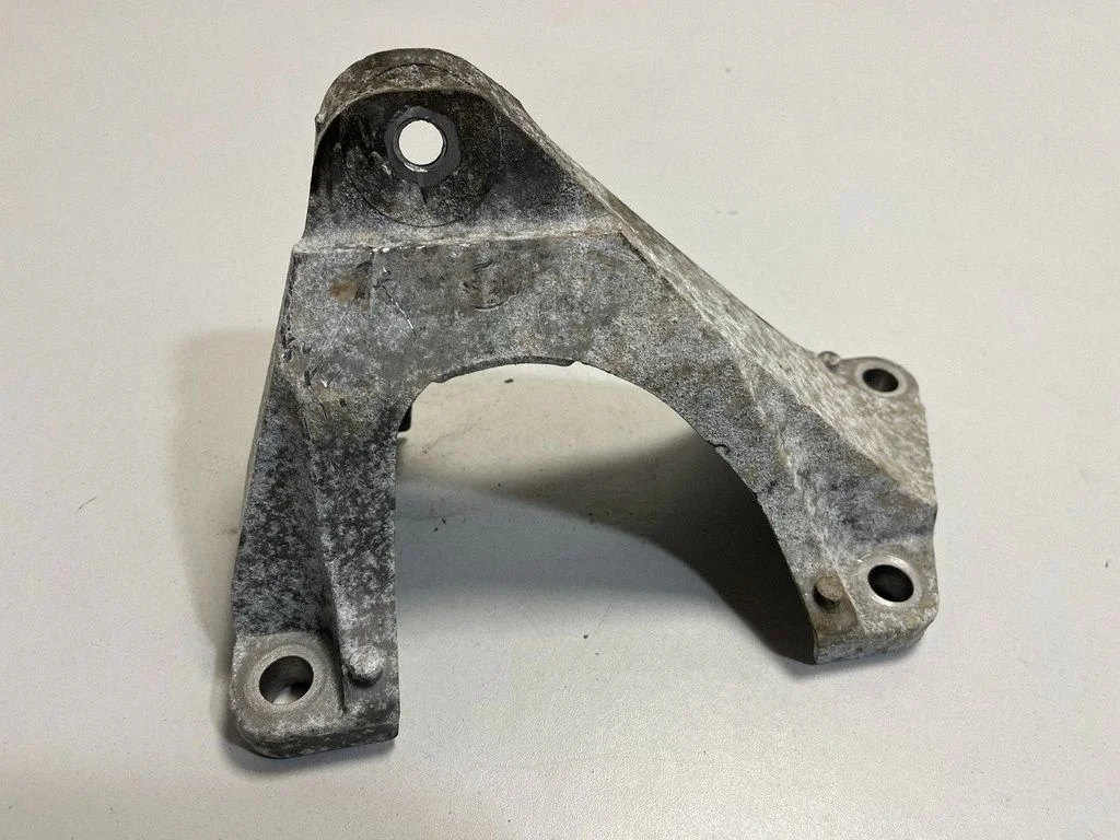 Dzinēja stiprinājuma kronšteins – BMW 4. sērija F32 F33 (2013-2020)