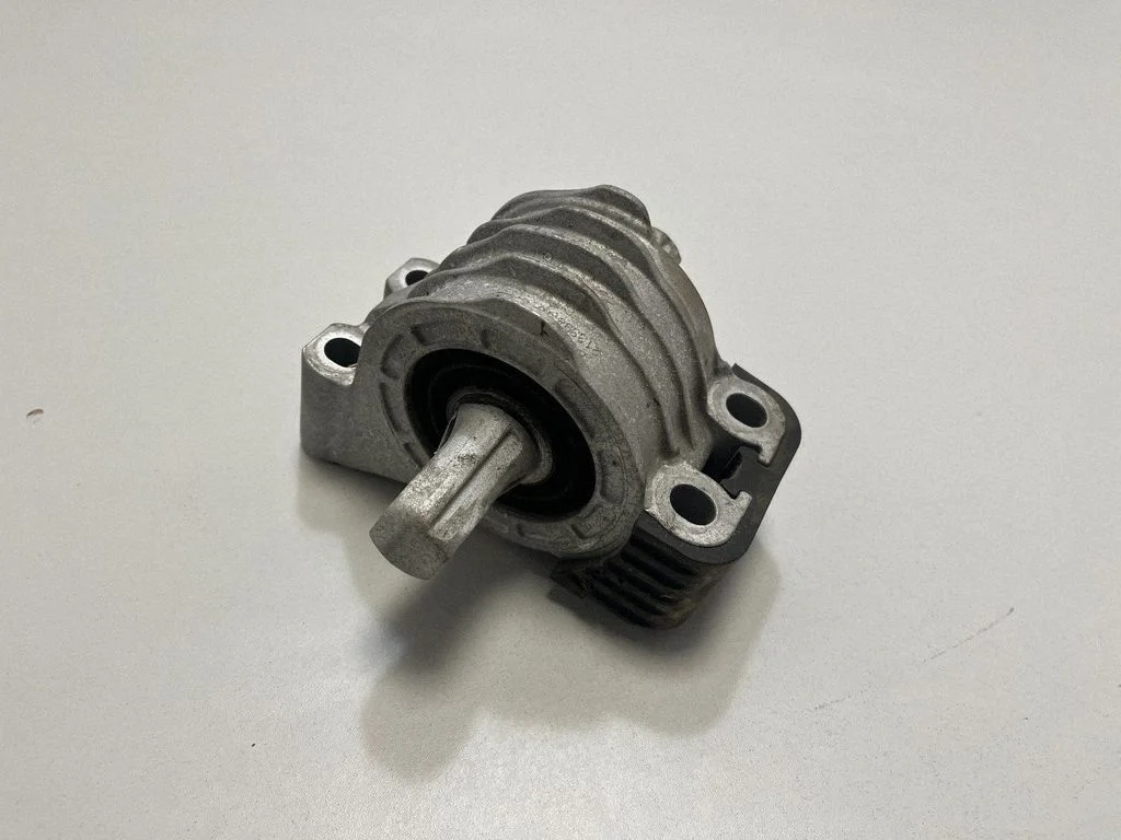 Mootori kinnituskronstein 8742123 – BMW i4 (2021-)