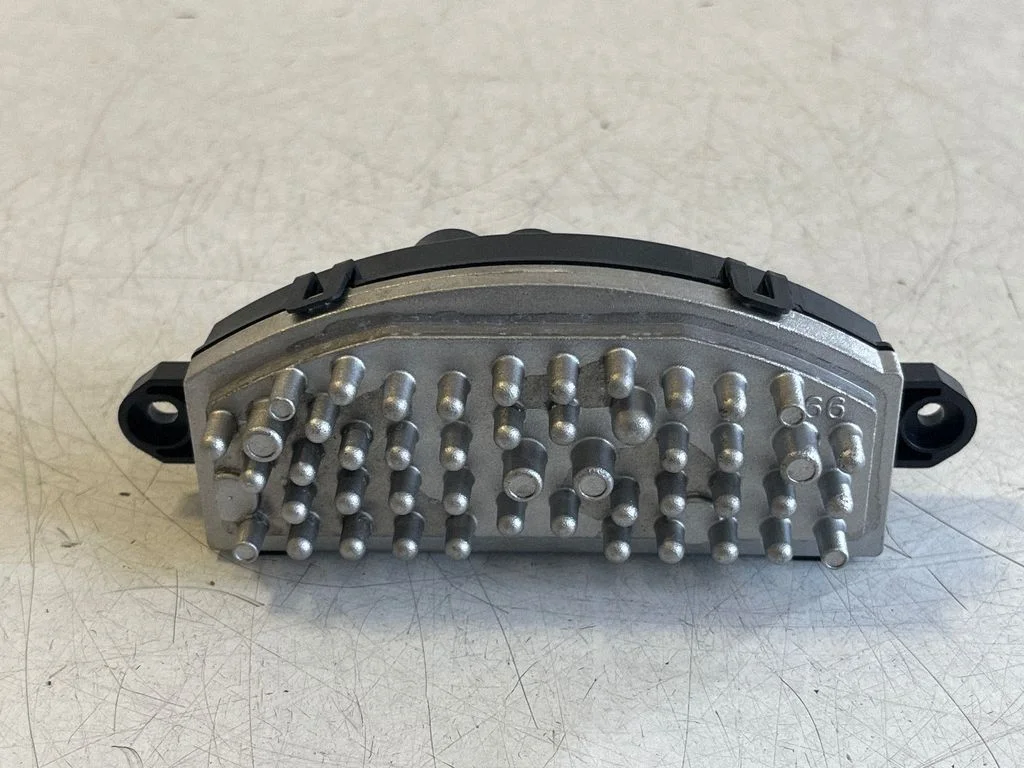 Heater blower motor/fan resistor 5WA907521