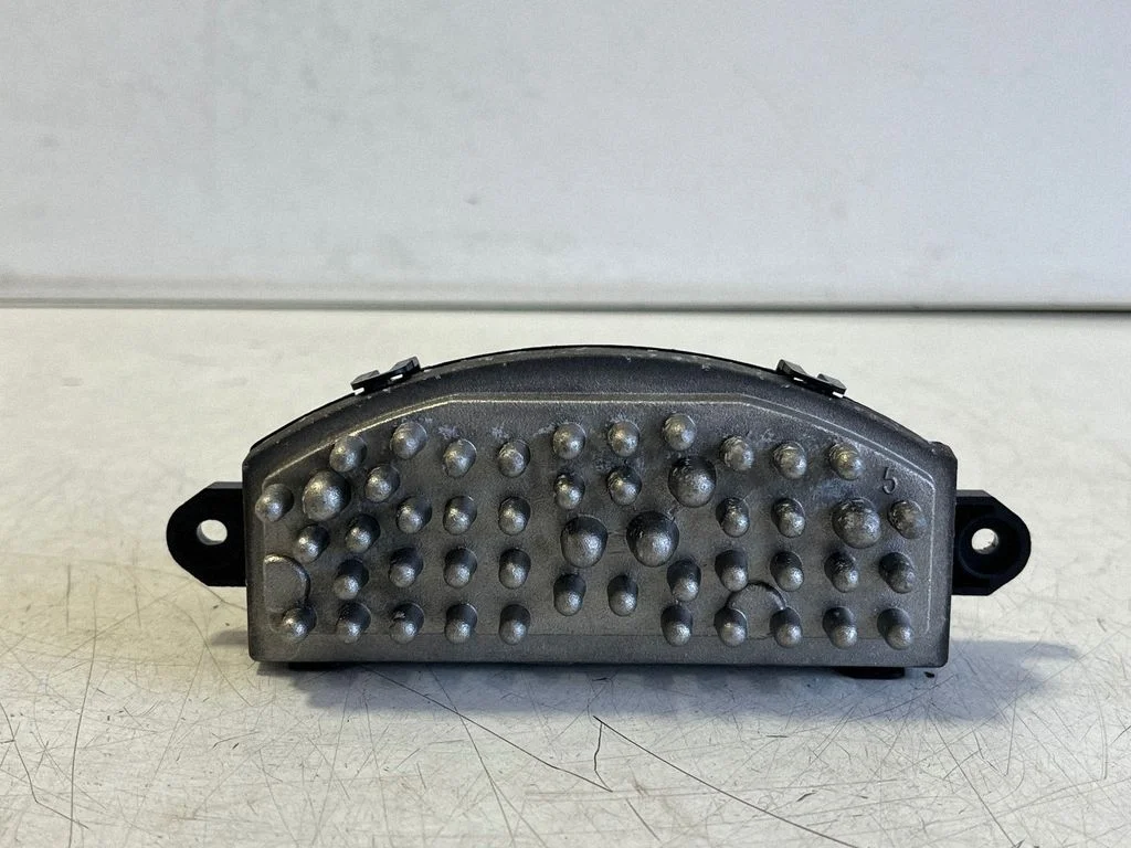 Krāsniņas ventilatora rezistors (reostats) 5WA907521