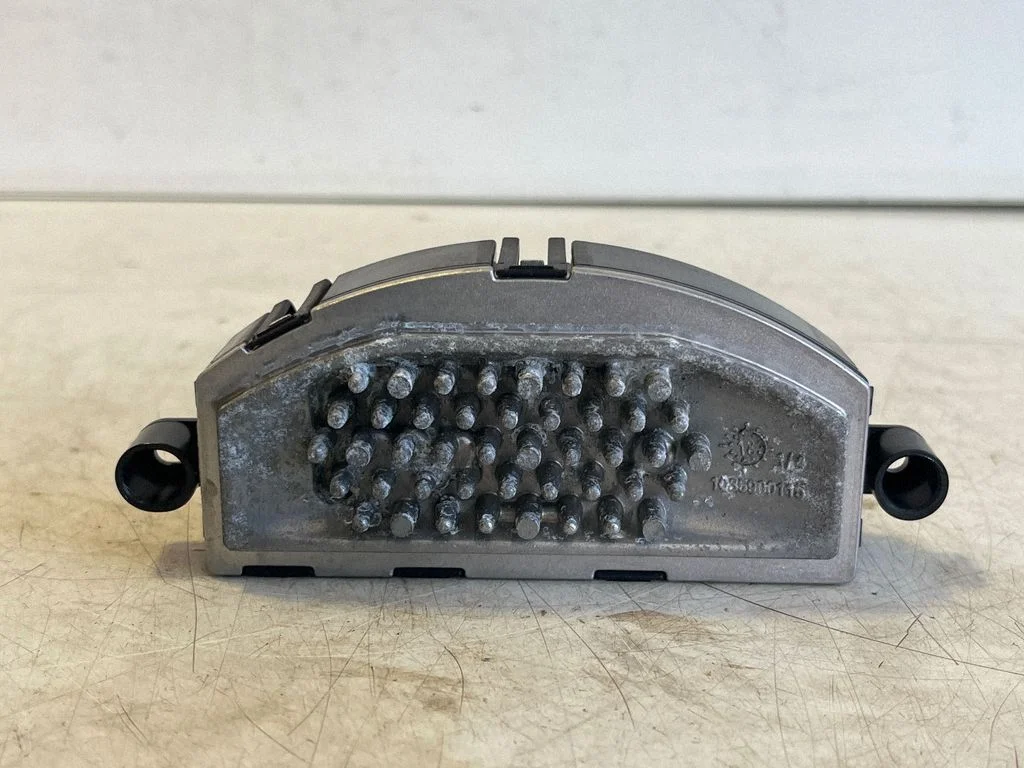 Heater blower motor/fan resistor 5Q0907521F