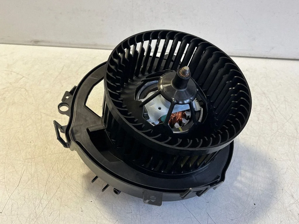 Krāsniņas ventilators/pūtējs 5WC819021A
