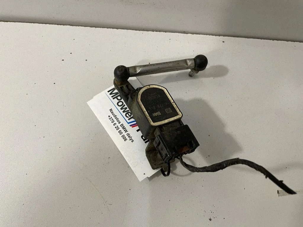 Headlight/headlamp level sensor