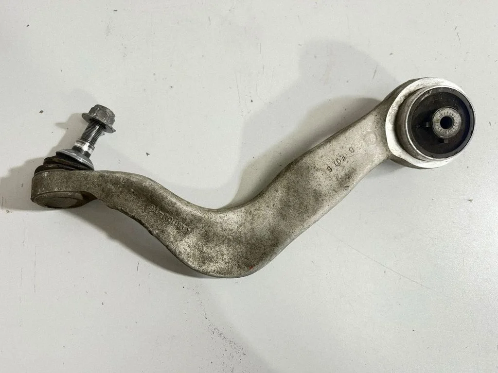 Front lower control arm/wishbone 6895244