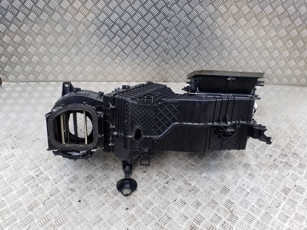Interior heater climate box assembly housing 7P5820005BC