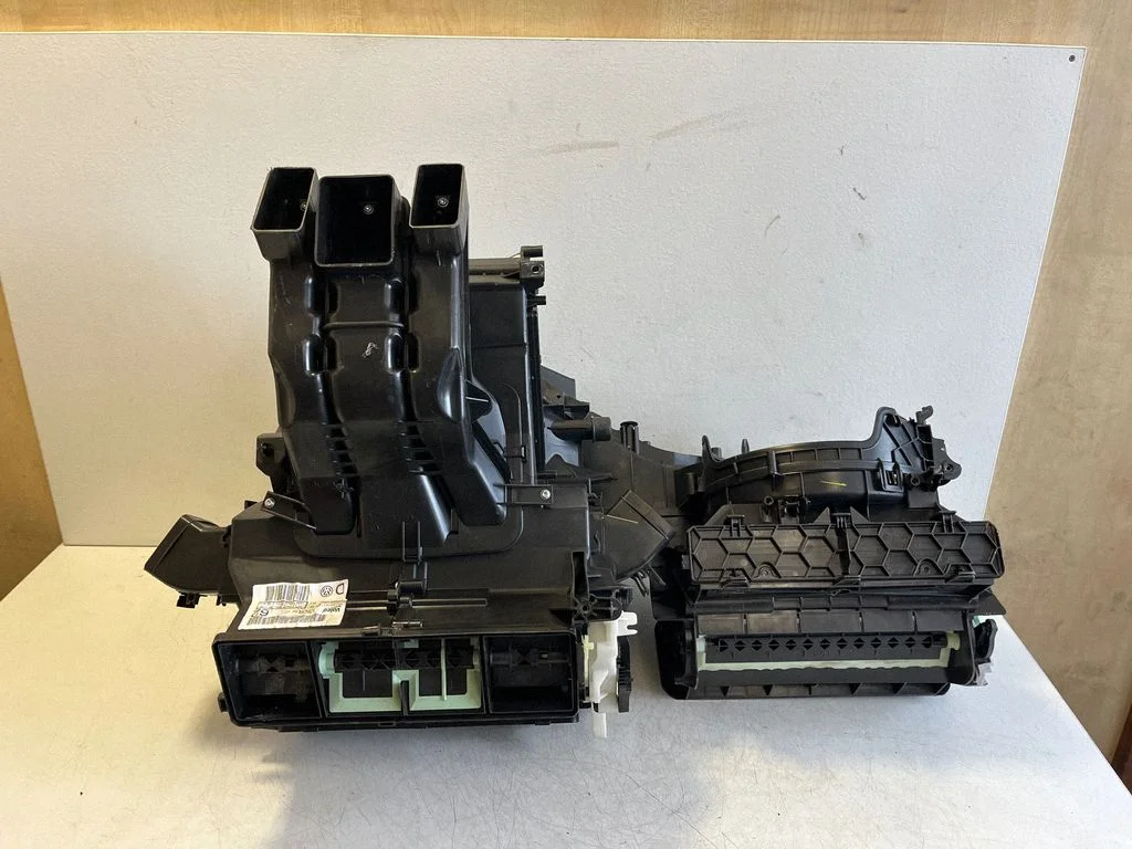 Interior heater climate box assembly housing 5WC816005D