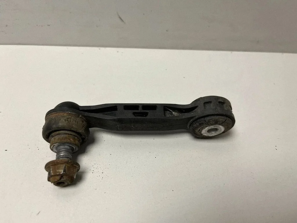 Tagumine stabilisaatori varras 6862865