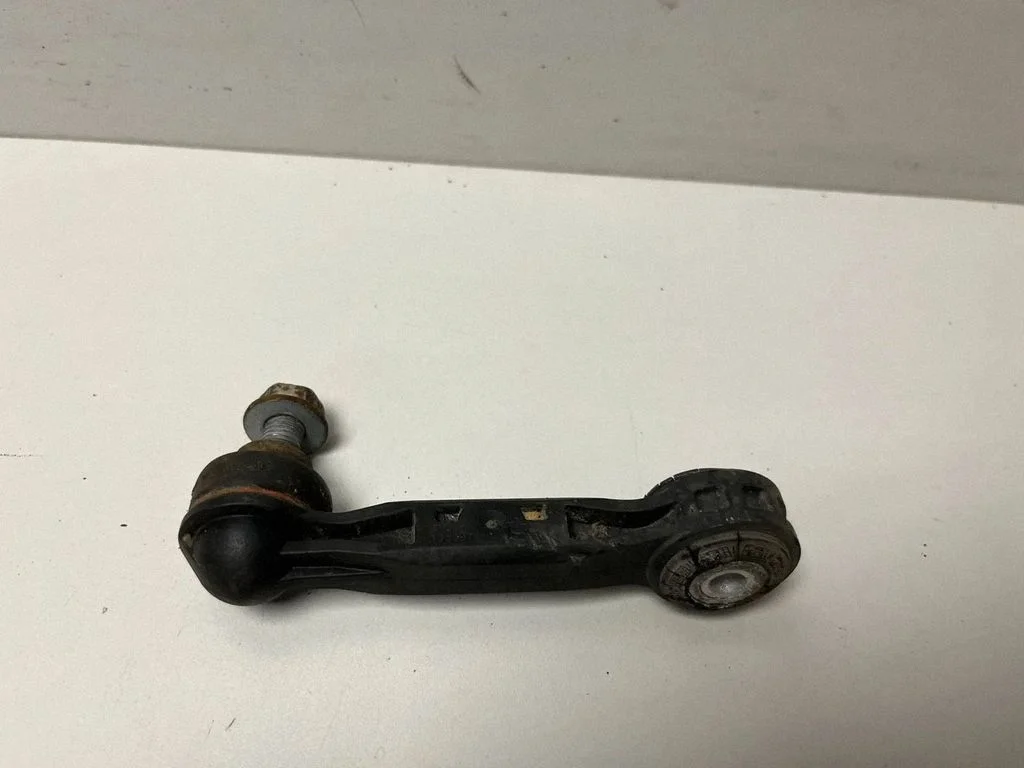 Tagumine stabilisaatori varras 6862865