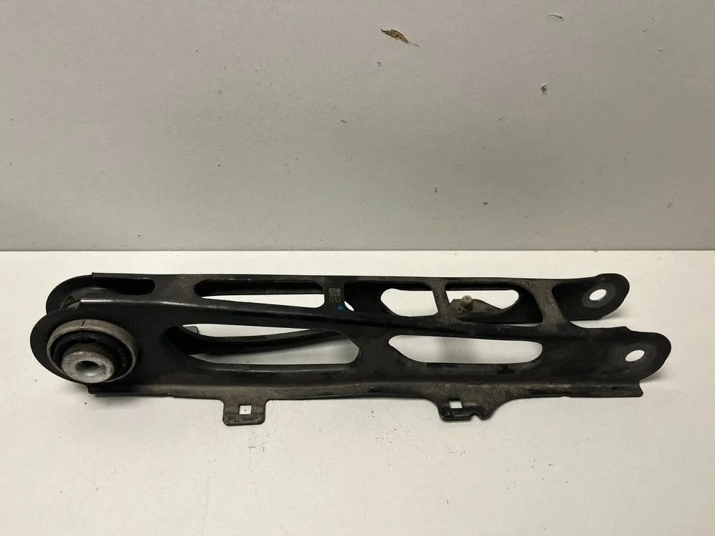 Aizmugurējā svira (dakša) – BMW 5. sērija G60 G61 (2023-)