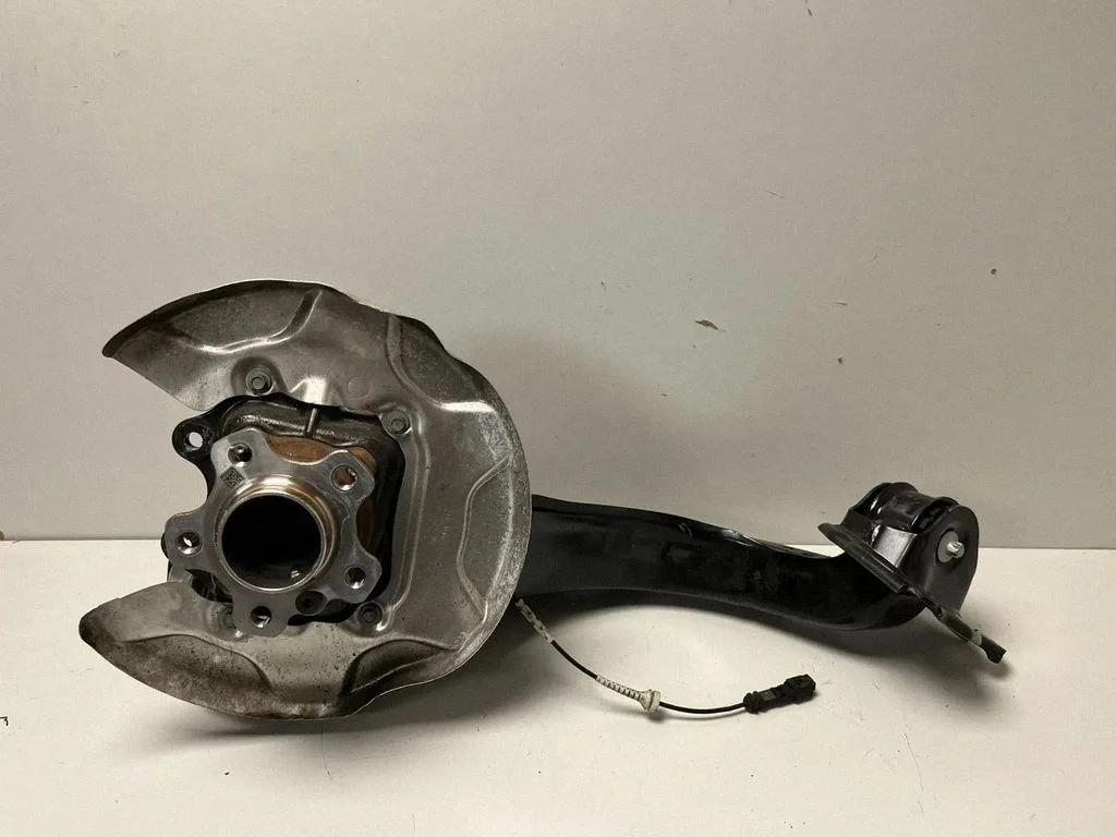 Rear wheel hub 6894228