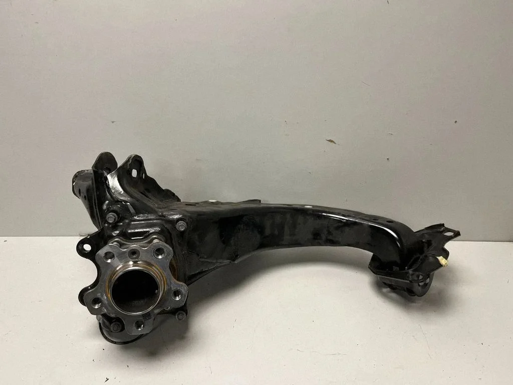Rear wheel hub 6894227