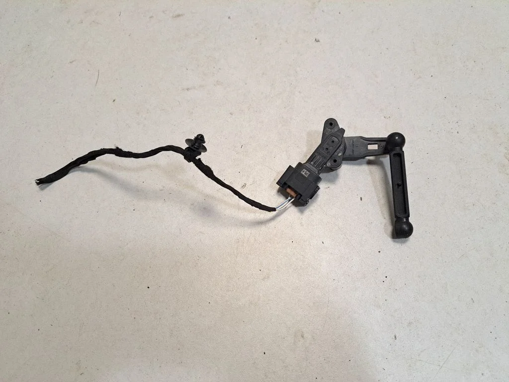 Aizmugurējās gaisa balstiekārtas augstuma sensors 6895467