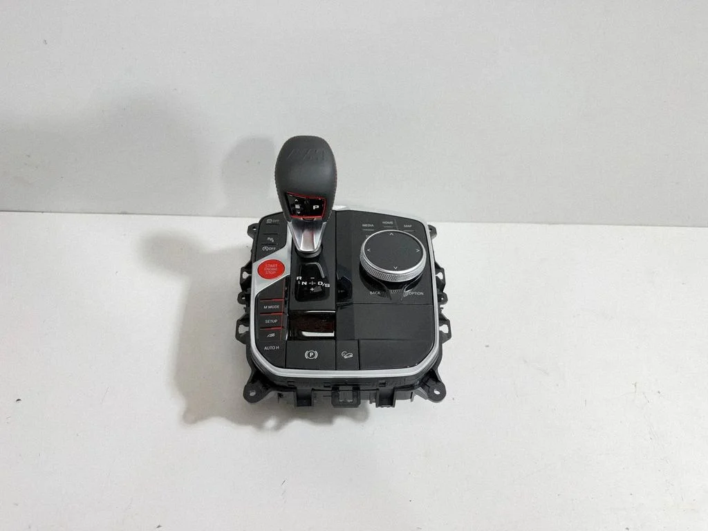 Gear selector mechanism 7888393