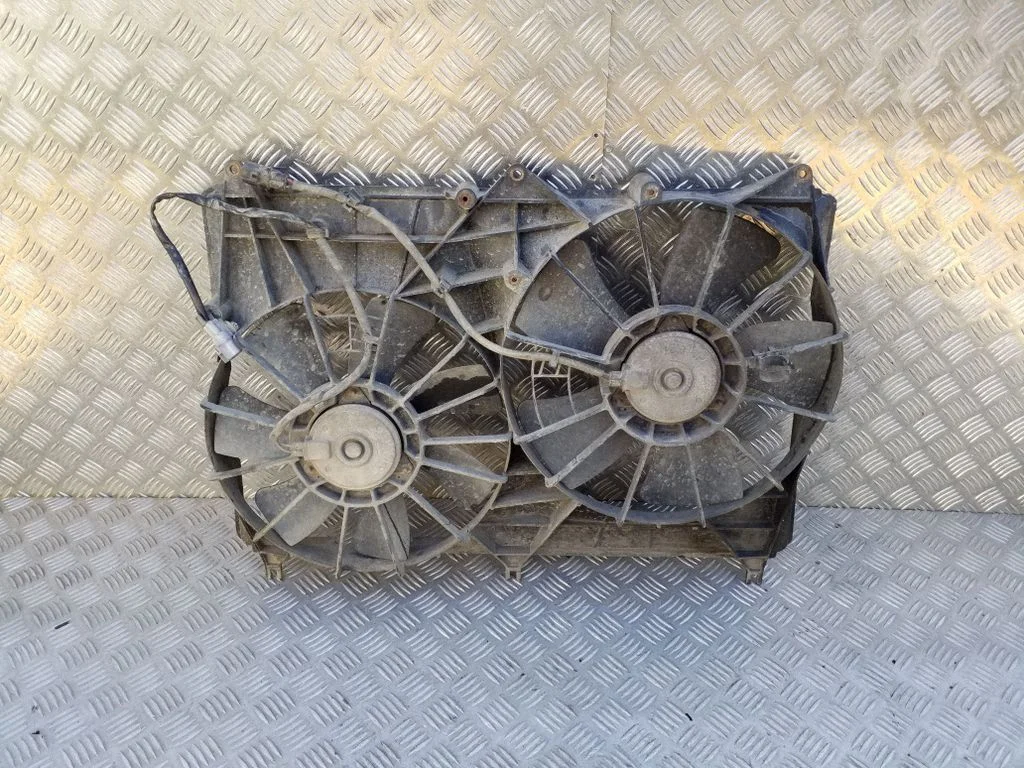 Radiator cooling fan shroud