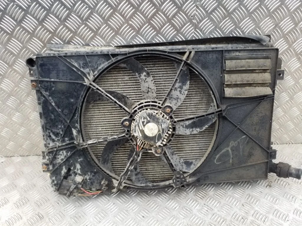 Jahutusvedeliku radiaator 1K0121205