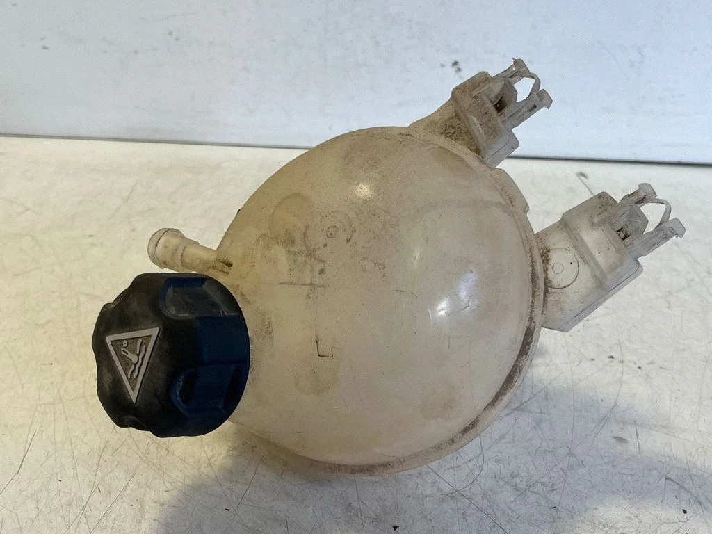 Coolant expansion tank/reservoir – Opel Vivaro (2019-)
