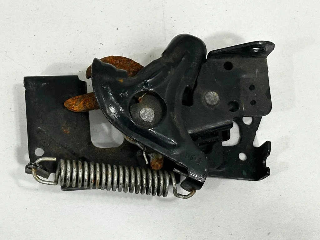 Engine bonnet/hood lock/catch 7242549