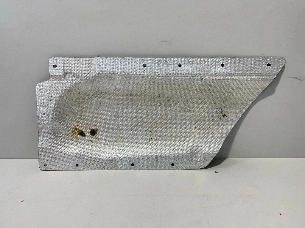 Center/middle under tray cover 7424885
