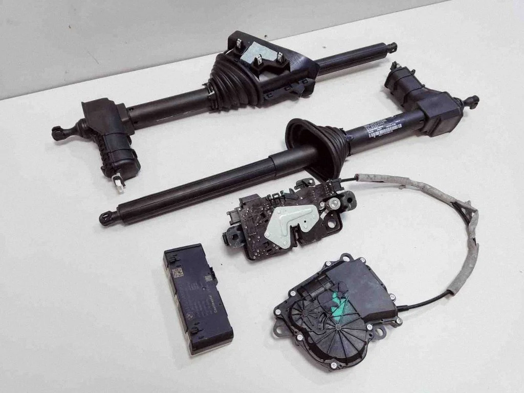 Domykacz klapy bagażnika – BMW i4 (2021-)