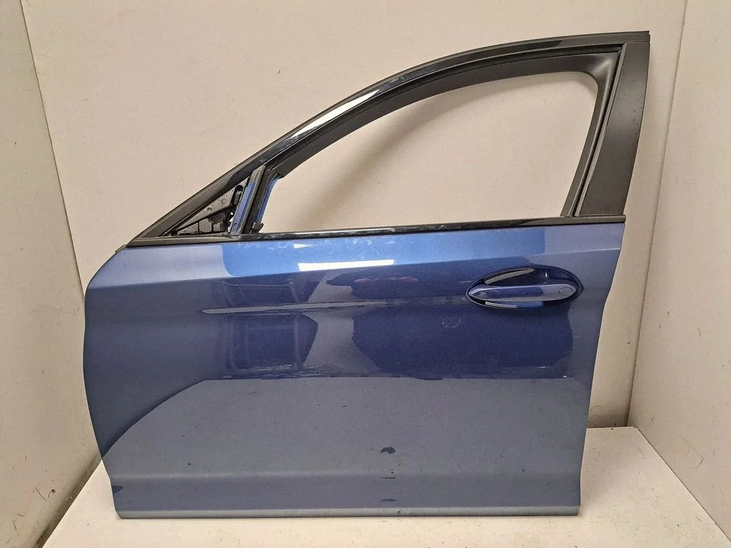 Drzwi przednie 7408961