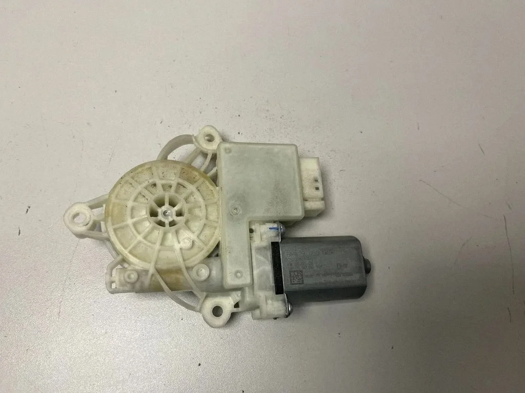 Front door window regulator motor – BMW XM (2022-)
