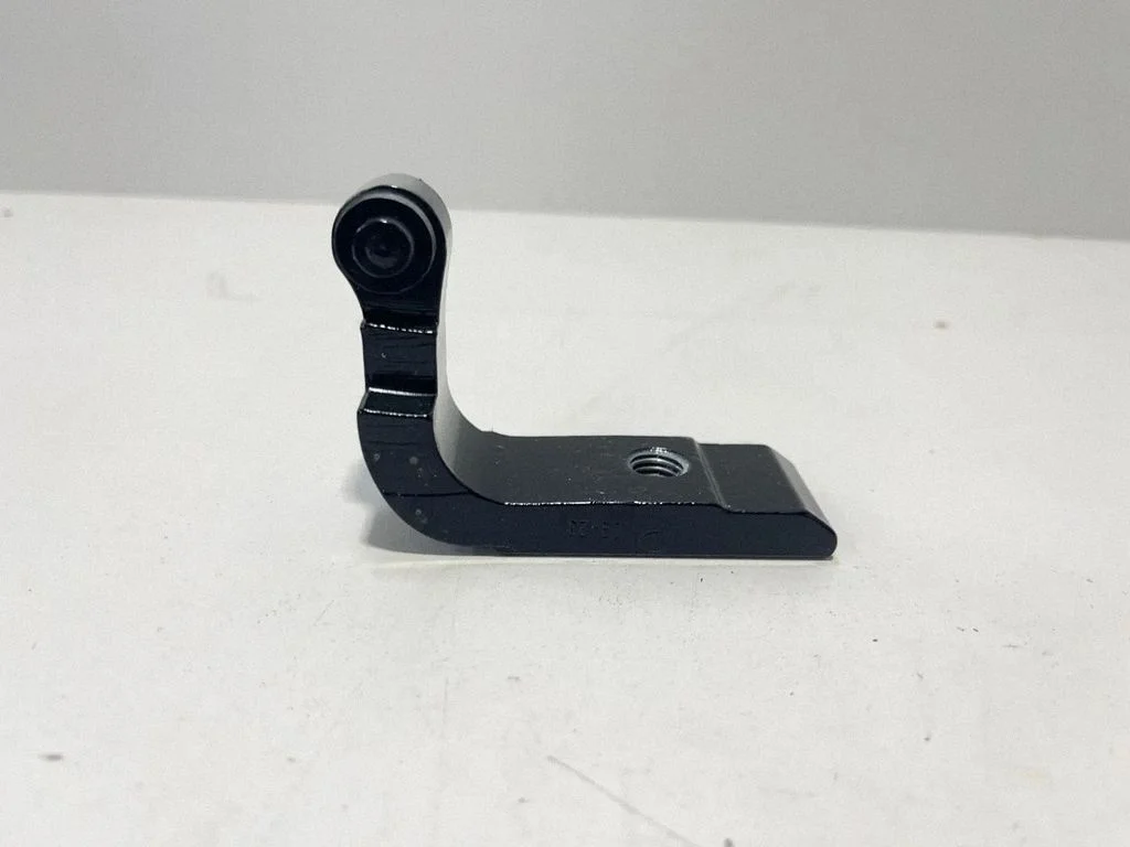 Rear door upper hinge 7333094